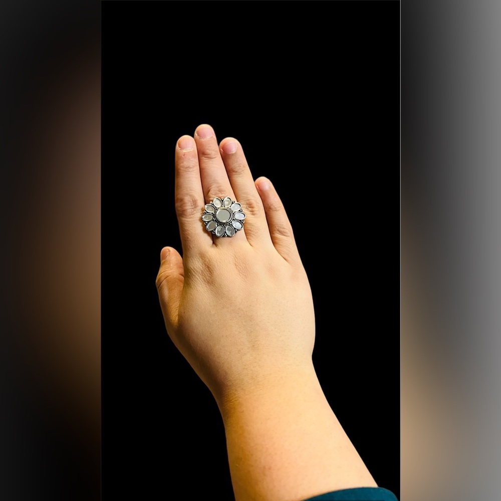 Antique flower, black-and-white ring
